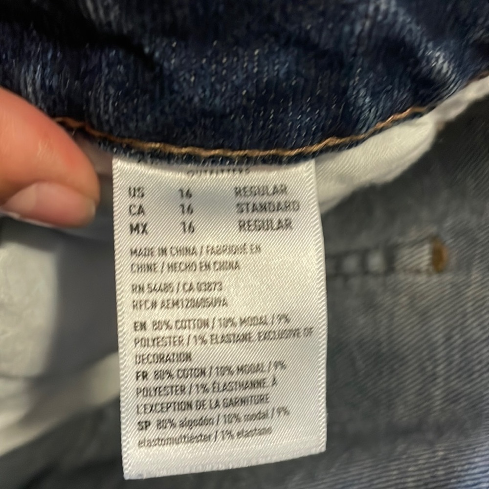 American eagle size 16 reg mom jeans- no flaws